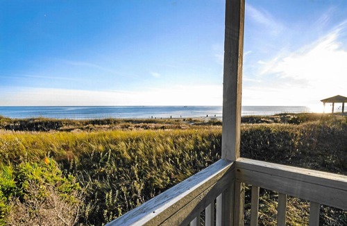Atlantic Beach Condo | Oceanfront 3BR 2.5BA, OF Balcony & Screen Porch, 4 Pools, Sound Access & 2 Bikes