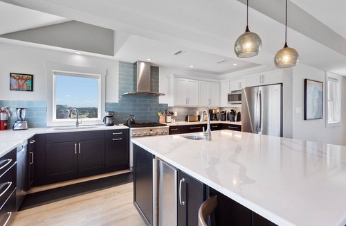 Avon House | Oceanfront*8 Bedrms*Elevator*2 Hot Tubs*Community Pool/Tennis*Porch Swing