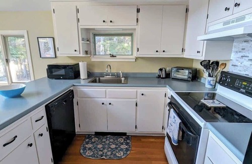 Hancock Point House | Oceanfront Cottage with Fire Pit & Stunning Views, beach access!