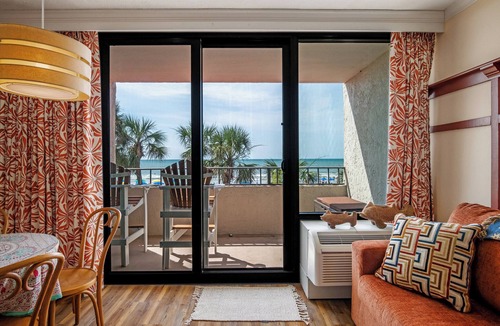 Myrtle Beach Resort | Oceans 211 is a colorful newly renovated suite in the popular Oceans Reef resort