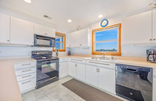 Salvo House | Oceanside Dog Friendly Home w/Pool, Hot Tub, Game Room, Community Pool/Tennis