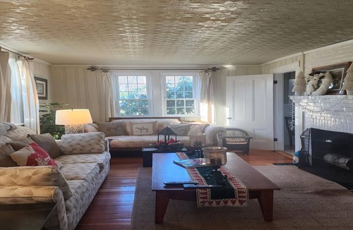 Cape Neddick House | Oceanview Classic Maine Cottage within 1 minute walk to Cape Neddick Beach