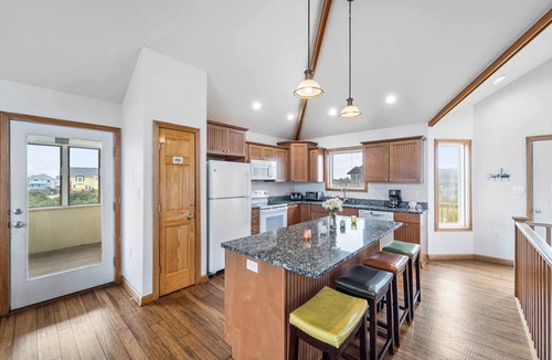 Waves House | Oceanview Dog Friendly w/Saltwater Pool, Hot Tub, Game Room, Beach Nearby