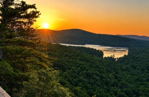 Stoneham House | Off-Grid Treehouse White Mountain National Forest