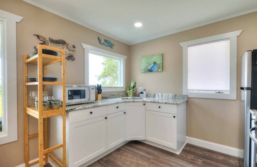 Supply Cottage | Old Ferry Cottage.A Secluded Coastal Getaway ~ 5 minutes to Holden Beach!