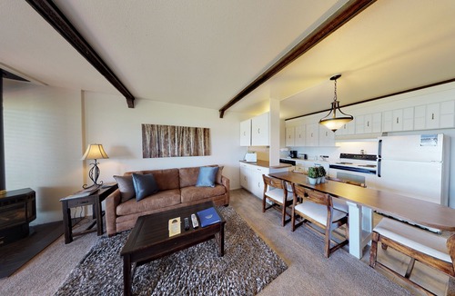 Dillon Condo | On Lake, Patio! Views, Hot Tub. Walk to Amphitheater, Dining, Marina