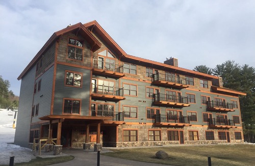 North Conway Condo | On Mt Cranmore with pool and hot tub. Lots of activities on the mountian