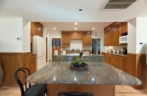 Algonquin Apartment | On the Fox/River Hot tub/Sauna/Kayaks/Deck with lounging and dining/Free Parking