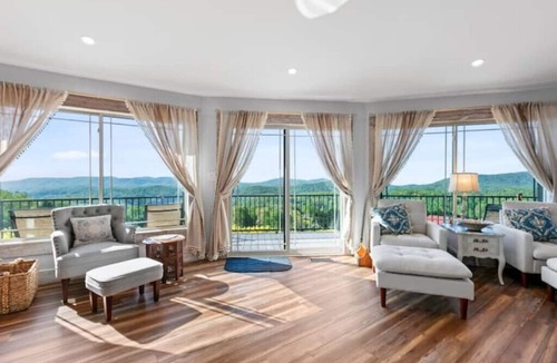Saluda House | Orchard Hill Vintage Cottage