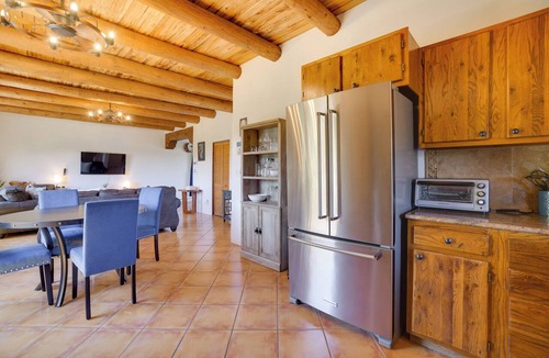Canoncito House | Panoramic Mtn Views! Couple's Casita in Santa Fe