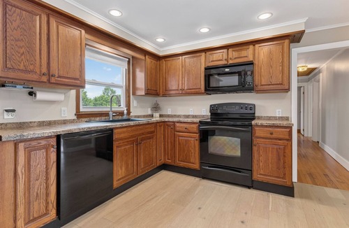 Pond Cove House | Pastoral Tranquil Walkable to Trails Dining Shopping Secure Bike Boat Storage