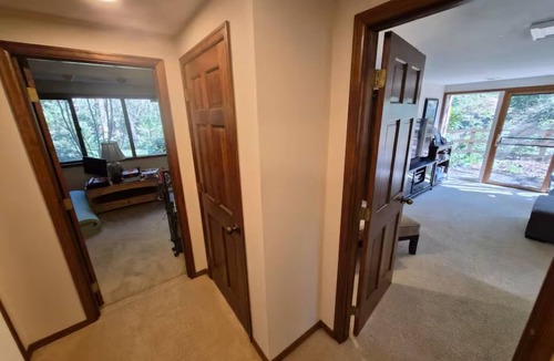 Bridle Trails Apartment | Peaceful 2-bedroom house in Bellevue perfect for relaxing stays