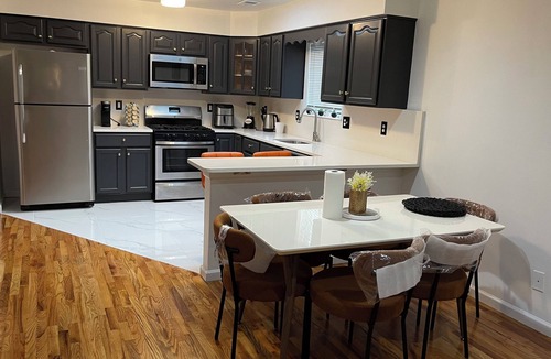 The Heights Apartment | Peaceful 3-bedroom apartment in Jersey City with Great View.