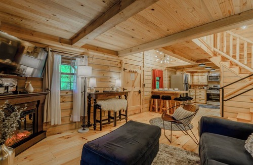 Elizabethton Cabin | Peaceful Luxury in the Smokey Mountains Hot Tub Pet Friendly