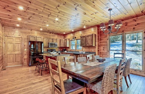 Blairsville Cabin | Perfect Lake Vacation! Boat Rental Available! VRBO Next Door For Big Groups!