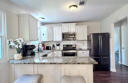 Alpharetta House | Perfect Location, Minutes to everything Alpharetta & Johns Creek