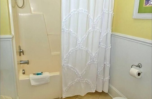 Atlantic Beach Hotel | Pet-friendly, 3 Blocks to Beach, Pool, #302