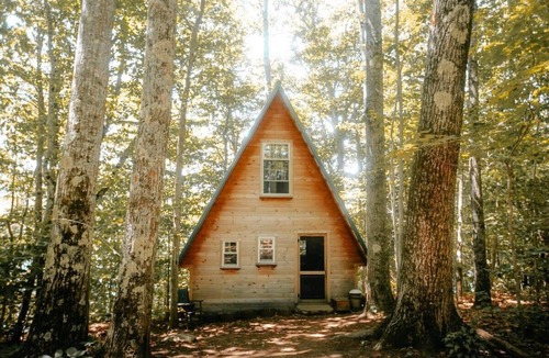 Monmouth House | Pet-Friendly Island A-Frame w/Lake Access