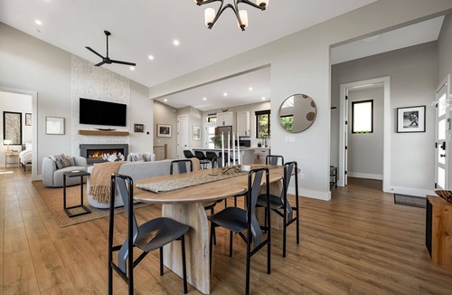 Hendersonville House | Pierre Vista: Modern, Luxury Mountain Retreat w/Sauna close to hiking/wineries!