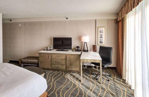 South Portland Hotel | Portland Escape Near Old Port Dining, Airport Shuttle & Indoor Pool