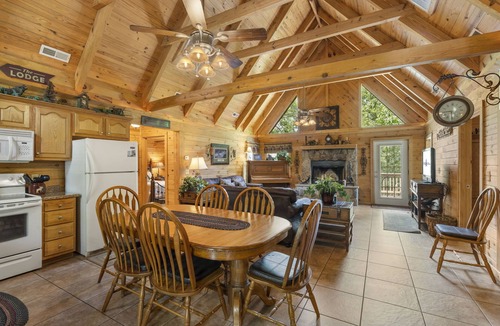 Branson Cedars Cabin | Premium Rustic Cabin Perfect Getaway, Private Hot Tub,Piano, Near Shows & Big Cedar, Jacuzzi Tub!