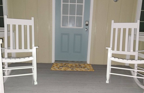 Waynesville Cottage | Private 1 bedroom cottage within minutes to town with covered bike parking!