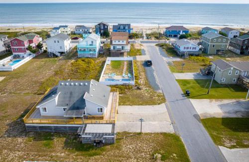 Sea Retreat House | Private and Quiet Family Retreat - Steps to the Beach