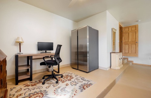 Vista Encantada House | Private and spacious home near the Plaza with mountain views!