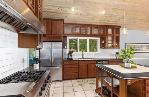 Saugatuck Villa | Private beautiful surrounding hot tub mins to Saug
