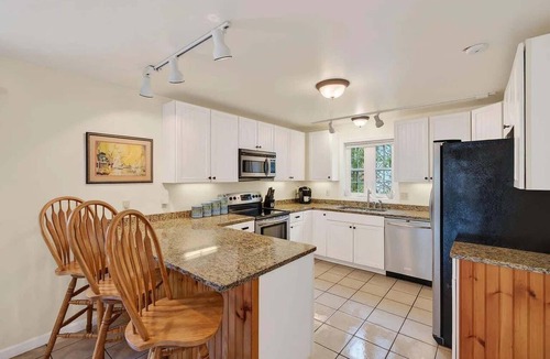Ocean Park Apartment | Private Coastal 2 BD Residence in Ocean Park ME