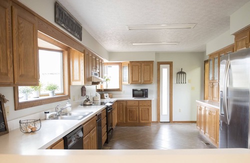 Thaxton House | Private Farmhouse w/Farm Fresh Eggs, Animal Views, & Hot Tub