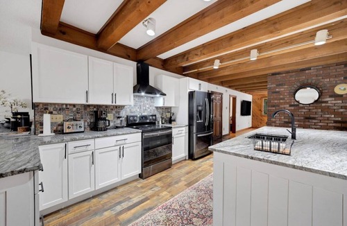Windham House | Private Pool & Hot tub! Minutes to Sebago Lake! Nature! Perfect all year-round.