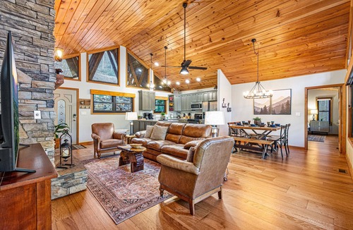 Sevierville House | Private Riverfront, 4 King Suites, HotTub, FirePit