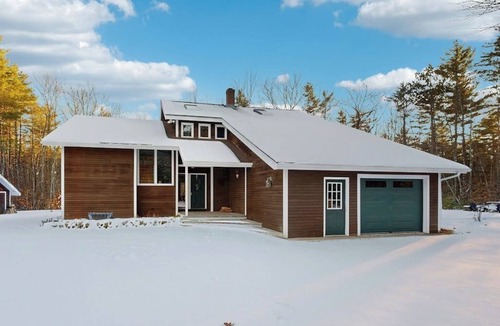 Center Conway House | Private spacious retreat w/large yard: near town, skiing, hiking & attractions