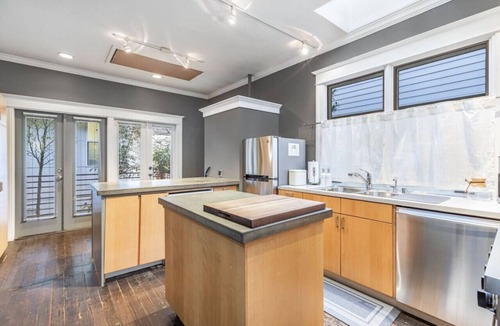 Minor House | Quiet Capitol Hill Bungalow w/Wi-Fi & Laundry