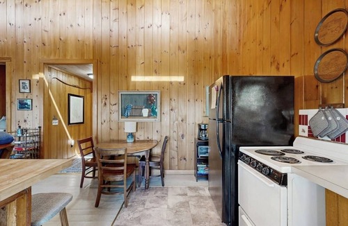 Ellsworth Cabin | Quiet lakefront cottage with a firepit, private beach, & two kayaks
