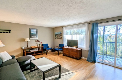 Corbett - Terwilliger - Lair Hill Apartment | Quiet, light filled apartment with tree views