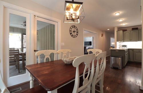 Saluda House | Quiet, Renovated Mountain View Escape with 40+ private acres - 3 miles from town