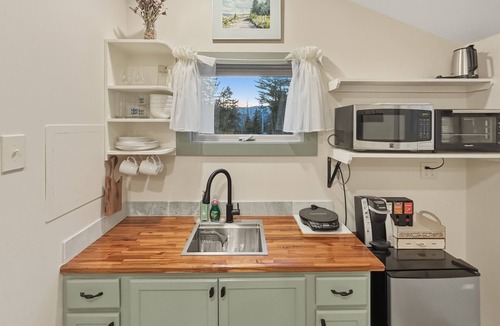 Southwest Harbor Apartment | Quietside Studio w/Fire Pit Near Acadia