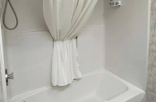 Presque Isle Hotel | Refresh and Unwind – Great for Northern Maine Getaways | Free Breakfast
