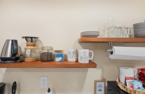 Vancouver Apartment | Relax & Recharge: Hot Tub, Near PDX, Pets OK!