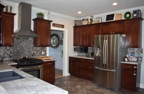 Gansevoort House | Relax within minutes to Saratoga w/privacy & green space, pool/pool house, 5Beds