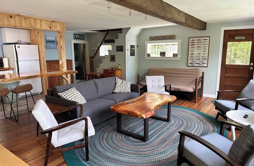 Dexter Cottage | Relaxing Lakefront Getaway