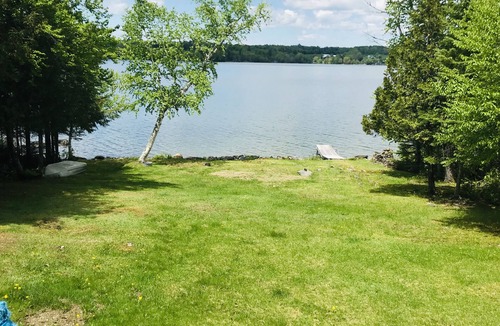 Dexter Cottage | Relaxing Lakefront Getaway