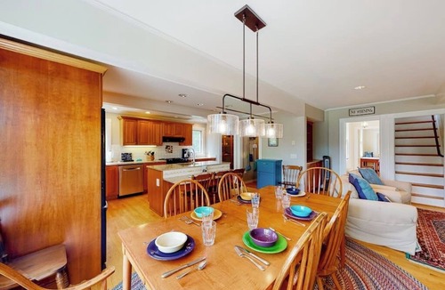 Brunswick House | Renovated farmhouse on an acreage with grill, four-bedrooms, & W/D - river views