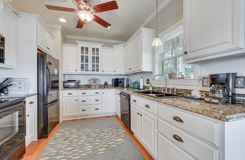 Hobucken House | Riverfront Aurora Home w/Deck & Private Pier!