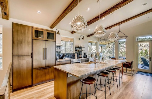 Black Hawk Cabin | Riverfront Cabin – Hot Tub, Fire Pit & Steam Shower