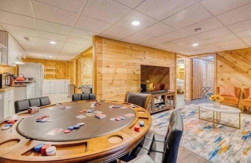 My Mountain Cabin | Rolling Hills Hideaway: Secluded 4 bedroom cabin with beautiful porch