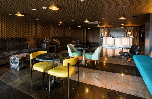 Music Row Hotel | Romantic Stay Near Centennial Park Nashville w/Onsite Bar! Pets are Allowed