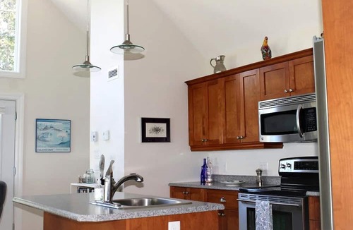Hancock Point Cottage | Romantic Waterfront Cottage with Private Beach & Fireplace Near Hancock, Maine